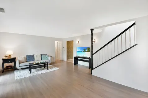 5 Bruce Circle N Hawthorn Woods IL 60047
