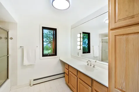 5 Bruce Circle N Hawthorn Woods IL 60047