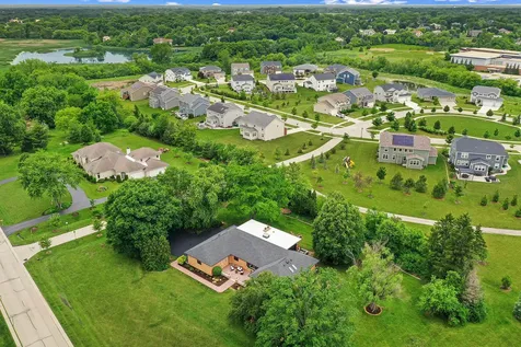 5 Bruce Circle N Hawthorn Woods IL 60047