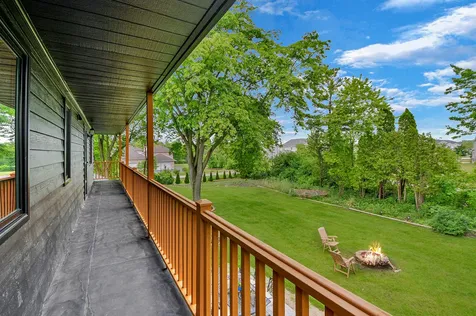 5 Bruce Circle N Hawthorn Woods IL 60047