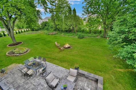 5 Bruce Circle N Hawthorn Woods IL 60047