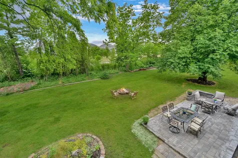 5 Bruce Circle N Hawthorn Woods IL 60047