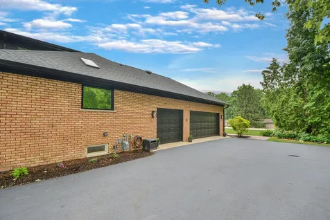 5 Bruce Circle N Hawthorn Woods IL 60047