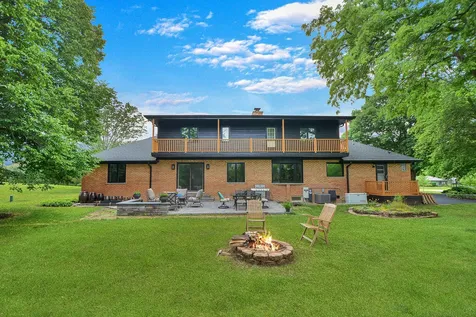 5 Bruce Circle N Hawthorn Woods IL 60047