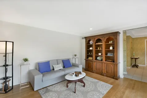 5 Bruce Circle N Hawthorn Woods IL 60047