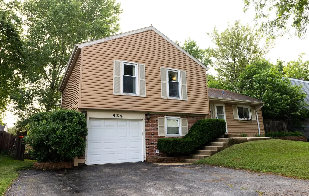 824 Grant Street Bartlett IL 60103