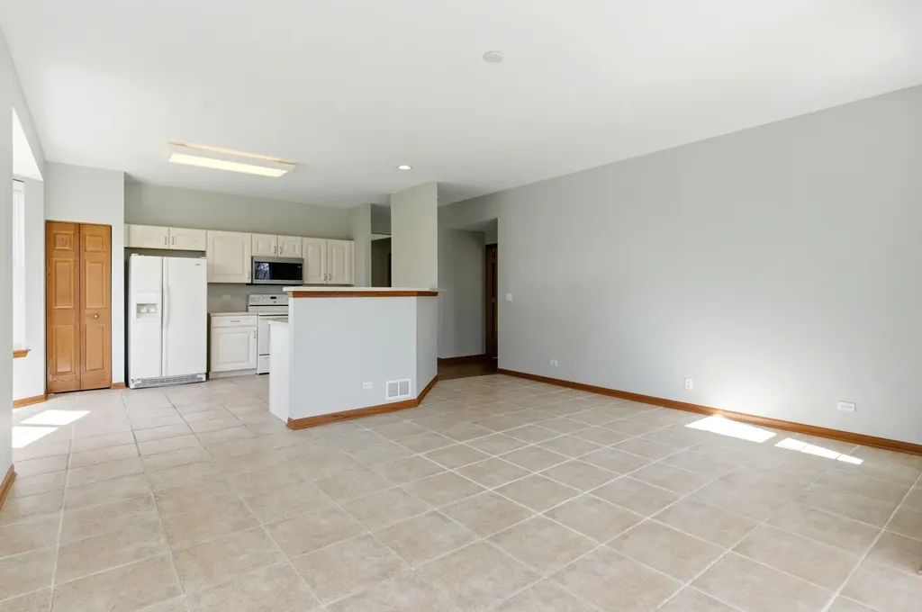 1967 Holloway Court Aurora IL 60502