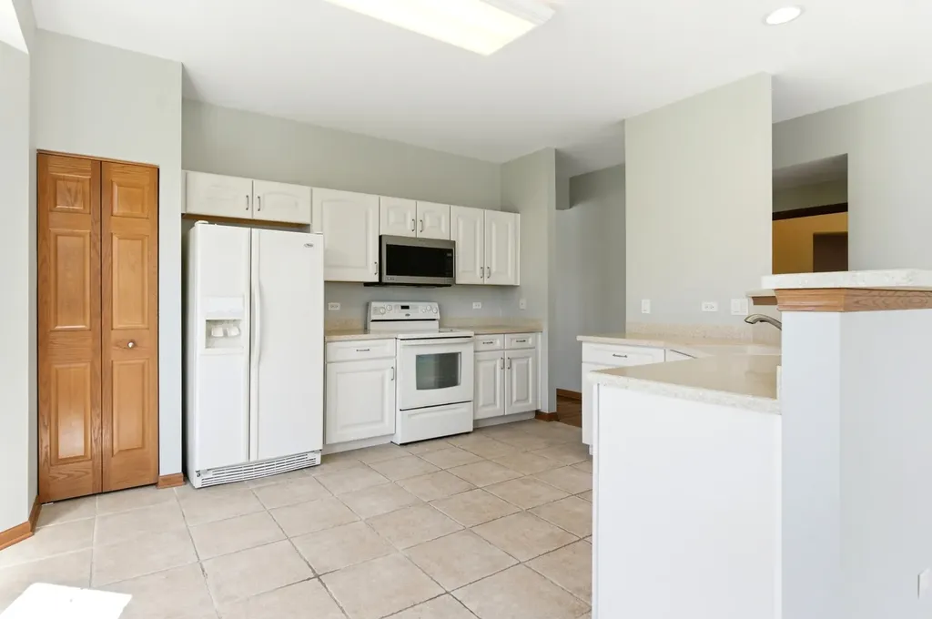 1967 Holloway Court Aurora IL 60502