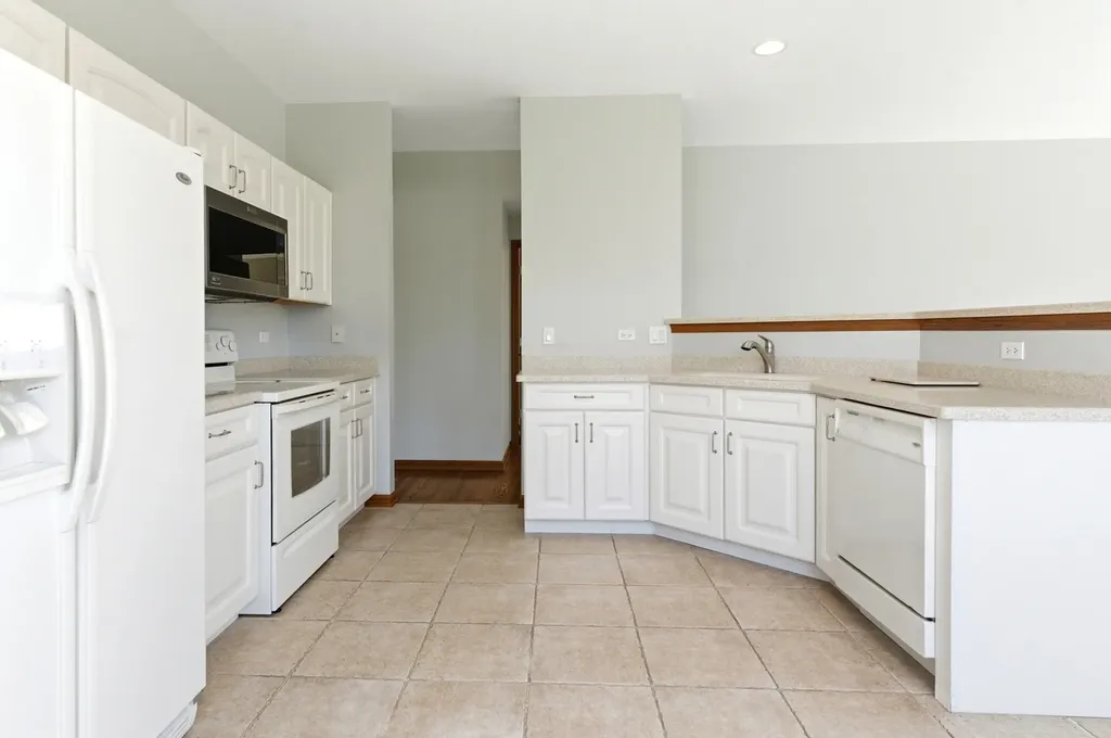 1967 Holloway Court Aurora IL 60502