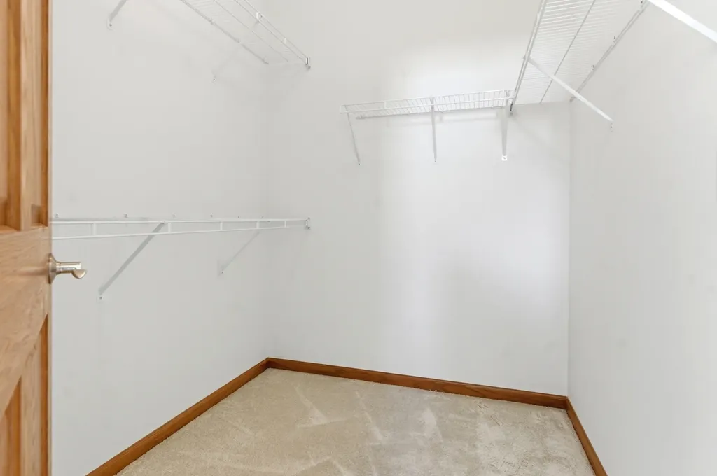 1967 Holloway Court Aurora IL 60502
