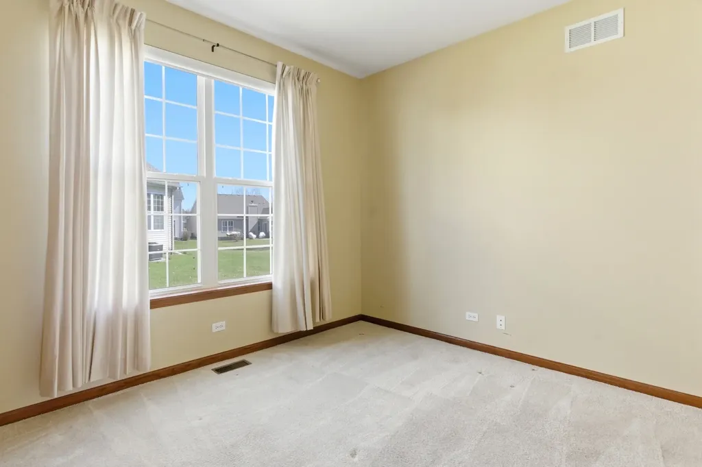 1967 Holloway Court Aurora IL 60502