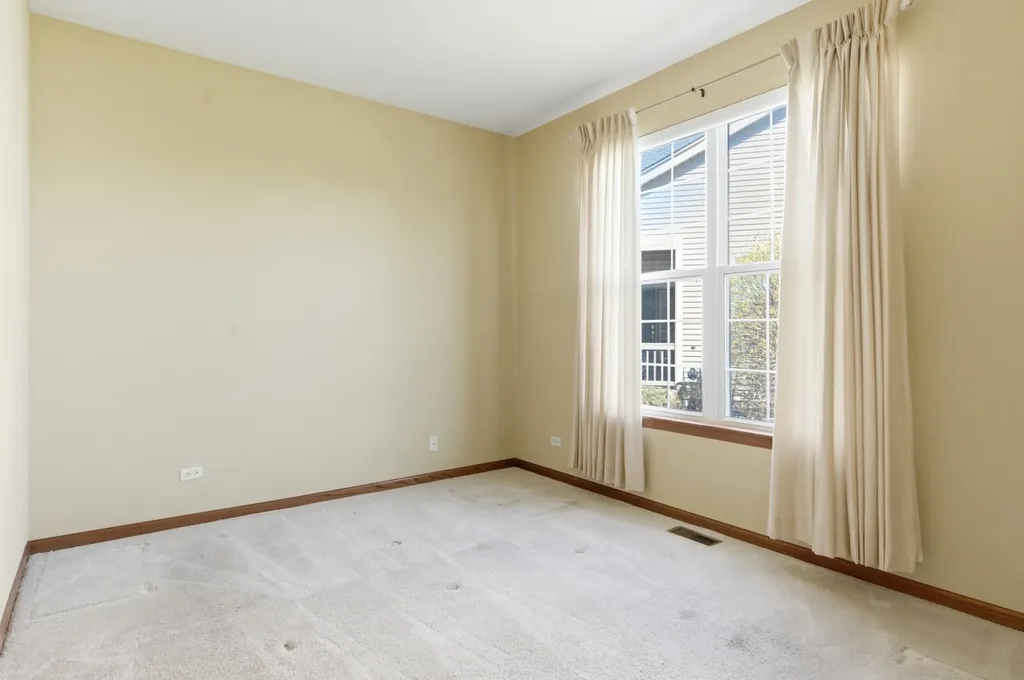 1967 Holloway Court Aurora IL 60502