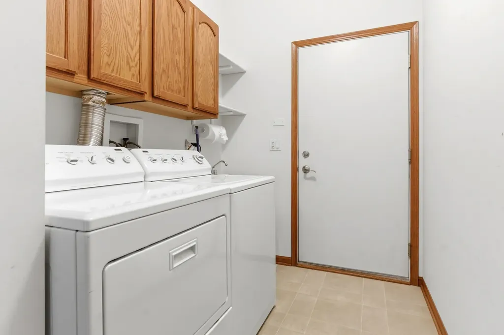 1967 Holloway Court Aurora IL 60502