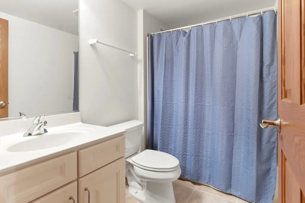 1967 Holloway Court Aurora IL 60502