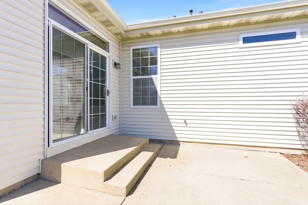 1967 Holloway Court Aurora IL 60502