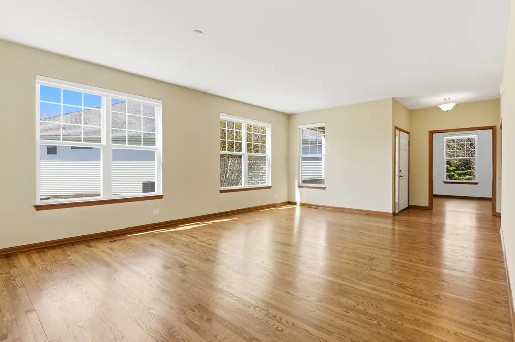 1967 Holloway Court Aurora IL 60502