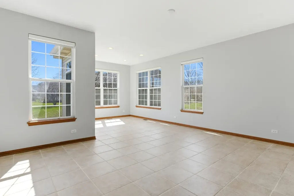1967 Holloway Court Aurora IL 60502