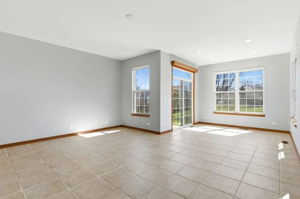 1967 Holloway Court Aurora IL 60502