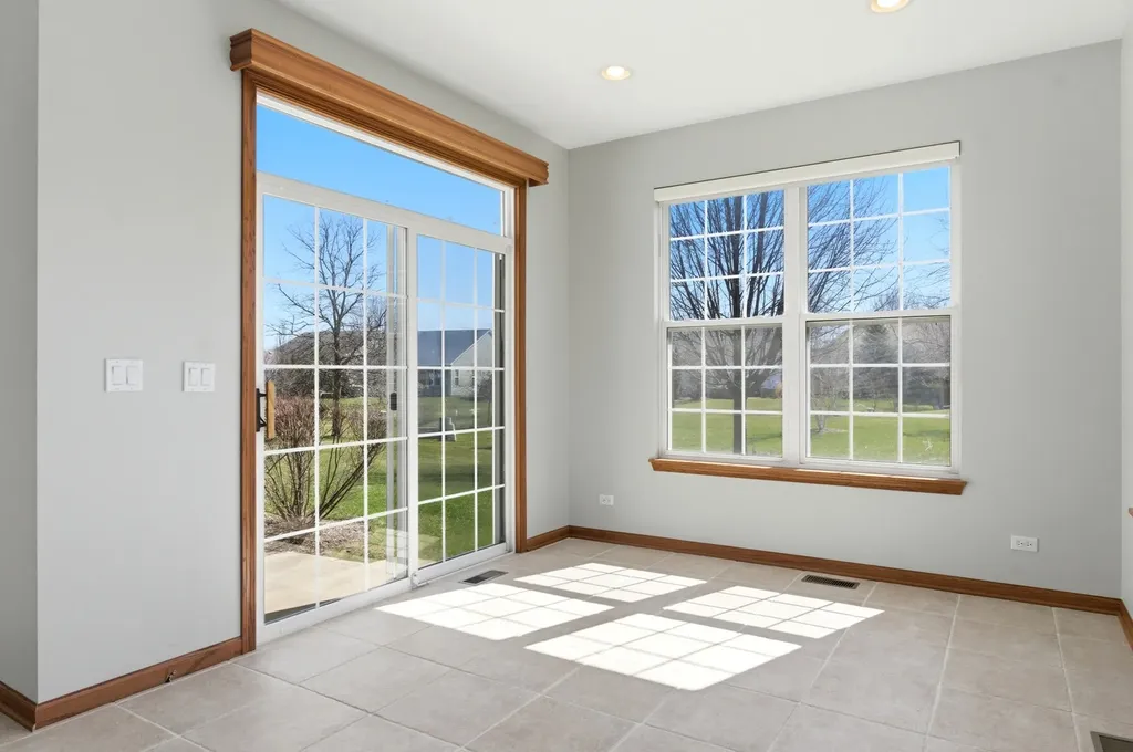 1967 Holloway Court Aurora IL 60502