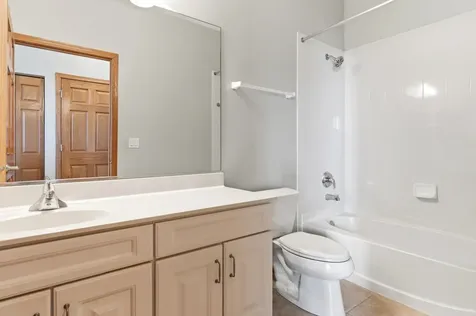 1967 Holloway Court Aurora IL 60502