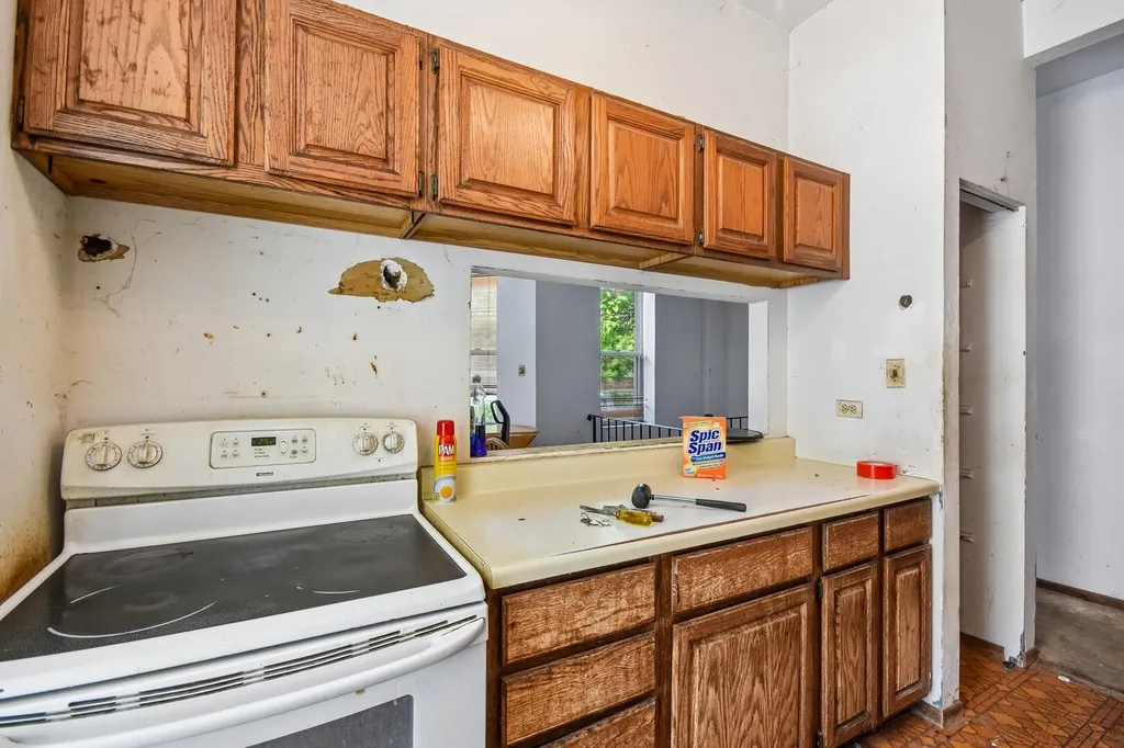1047 West Leland Avenue Chicago IL 60640