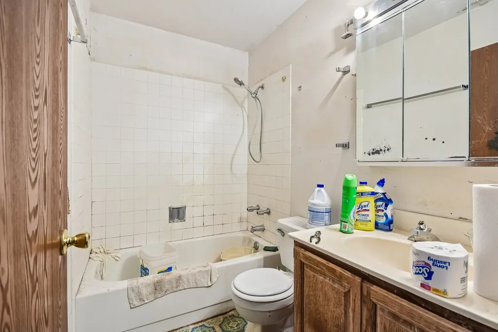 1047 West Leland Avenue Chicago IL 60640