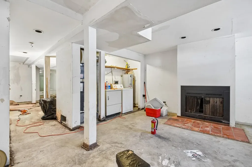 1047 West Leland Avenue Chicago IL 60640