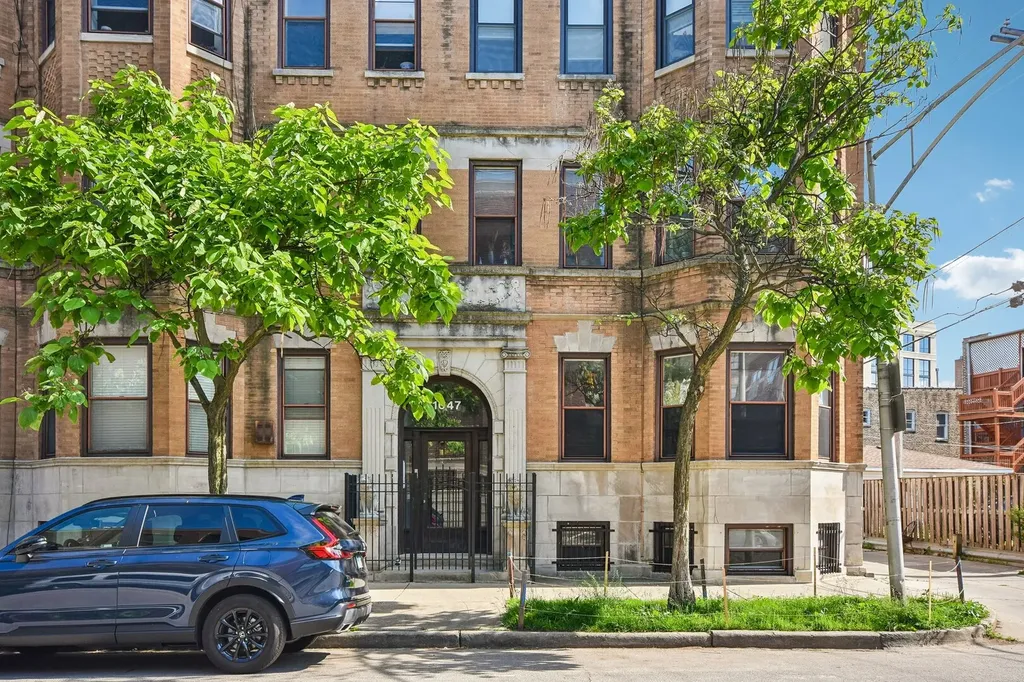 1047 West Leland Avenue Chicago IL 60640
