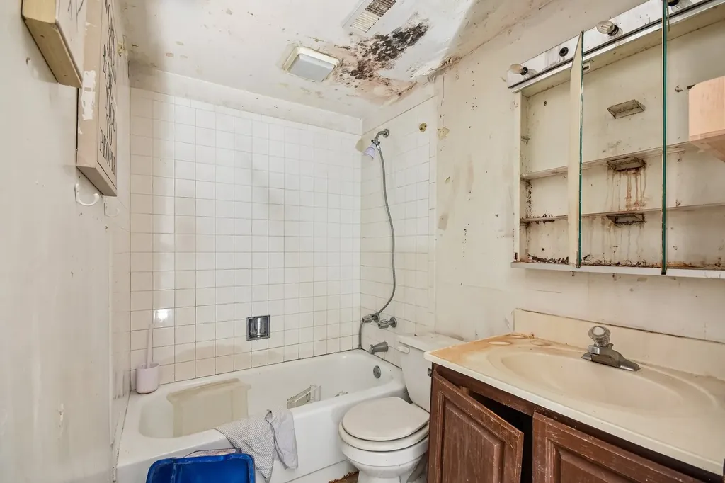 1047 West Leland Avenue Chicago IL 60640