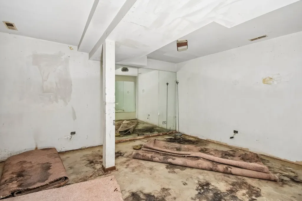 1047 West Leland Avenue Chicago IL 60640