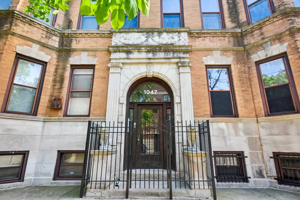 1047 West Leland Avenue Chicago IL 60640