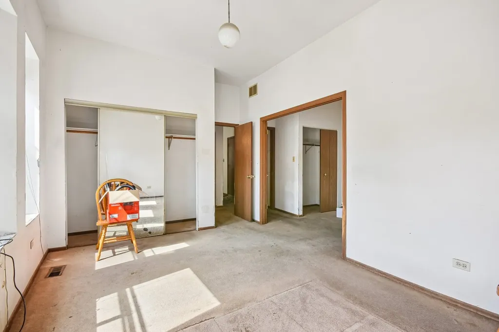 1047 West Leland Avenue Chicago IL 60640