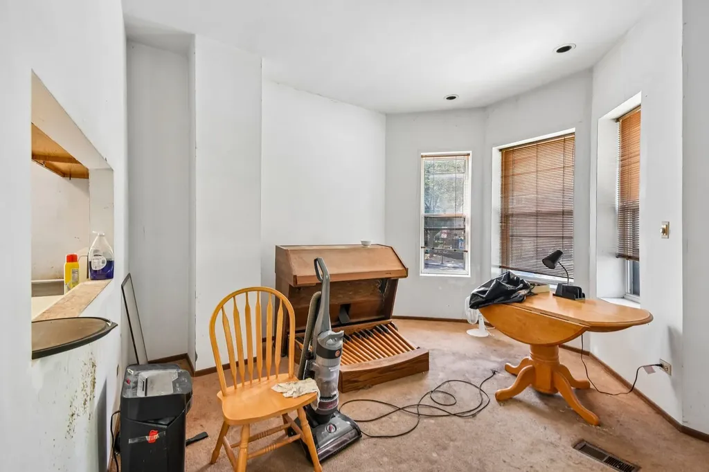 1047 West Leland Avenue Chicago IL 60640