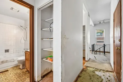 1047 West Leland Avenue Chicago IL 60640