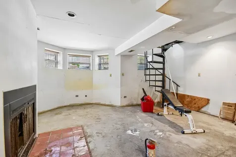1047 West Leland Avenue Chicago IL 60640