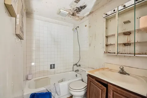 1047 West Leland Avenue Chicago IL 60640
