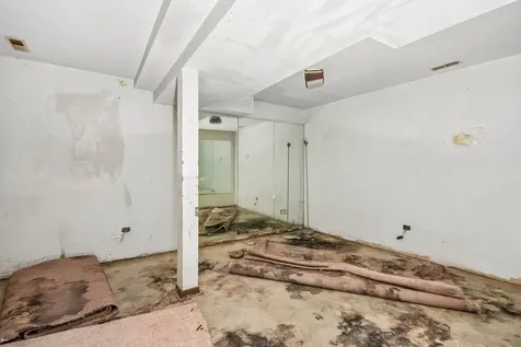 1047 West Leland Avenue Chicago IL 60640