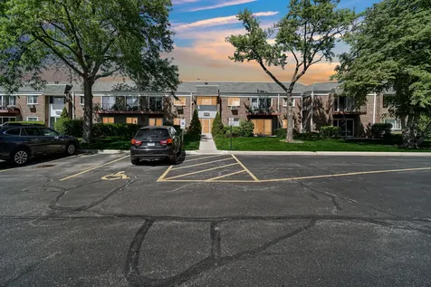 10369 Dearlove Road Glenview IL 60025