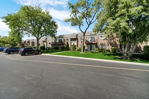 10369 Dearlove Road Glenview IL 60025