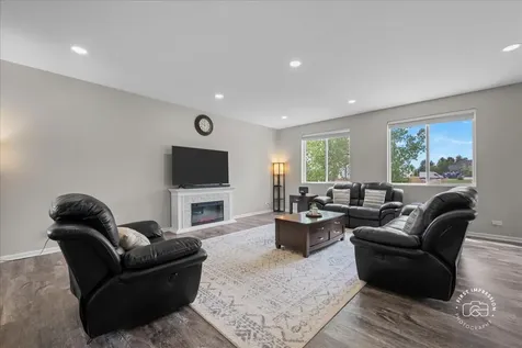 3799 Gardenia Drive Elgin IL 60124
