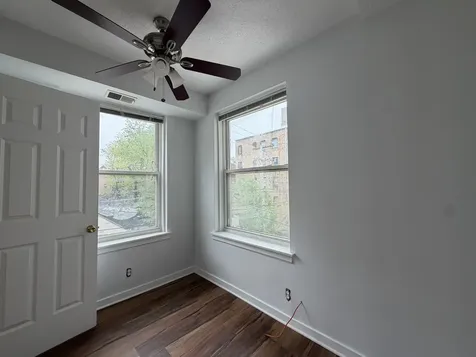 3727 North Pine Grove Avenue Chicago IL 60613