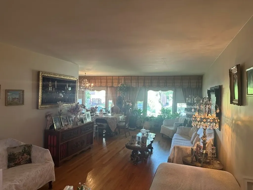 6034 North Bernard Street Chicago IL 60659