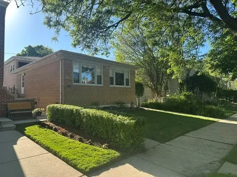 6034 North Bernard Street Chicago IL 60659