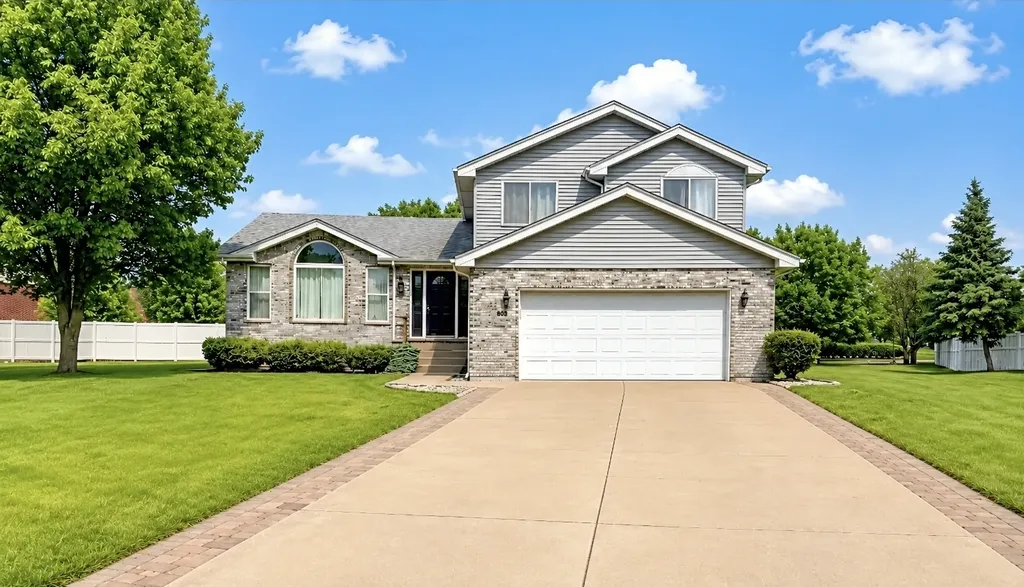 802 Winnebago Court Romeoville IL 60446