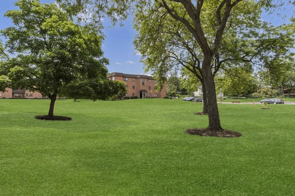 6425 Clarendon Hills Road Willowbrook IL 60527