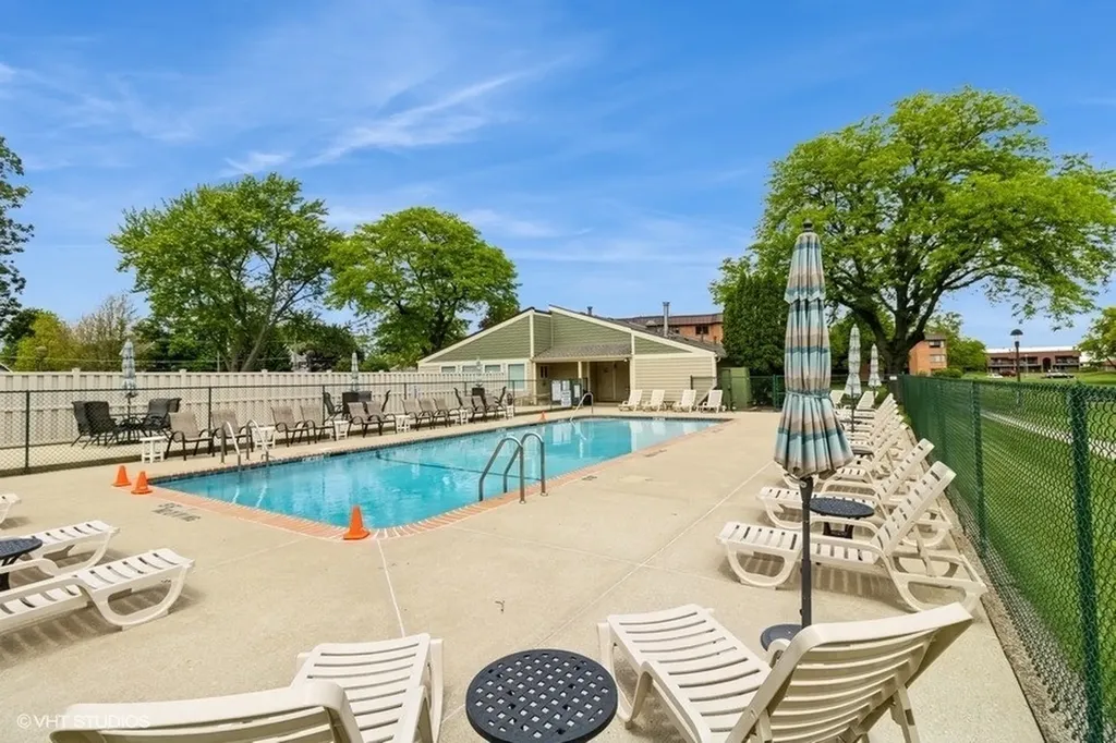 6425 Clarendon Hills Road Willowbrook IL 60527