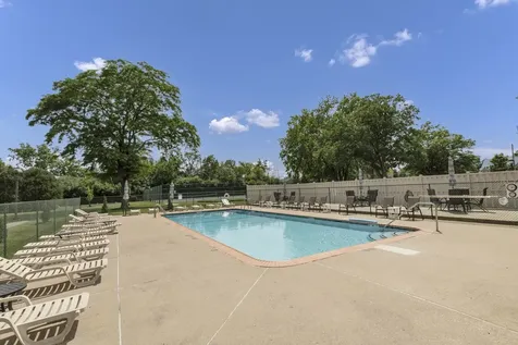 6425 Clarendon Hills Road Willowbrook IL 60527