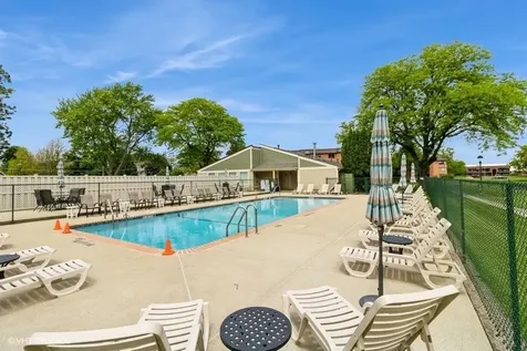 6425 Clarendon Hills Road Willowbrook IL 60527