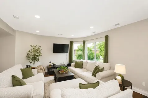 6425 Clarendon Hills Road Willowbrook IL 60527