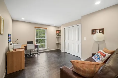 4220 Terri Lyn Lane Northbrook IL 60062